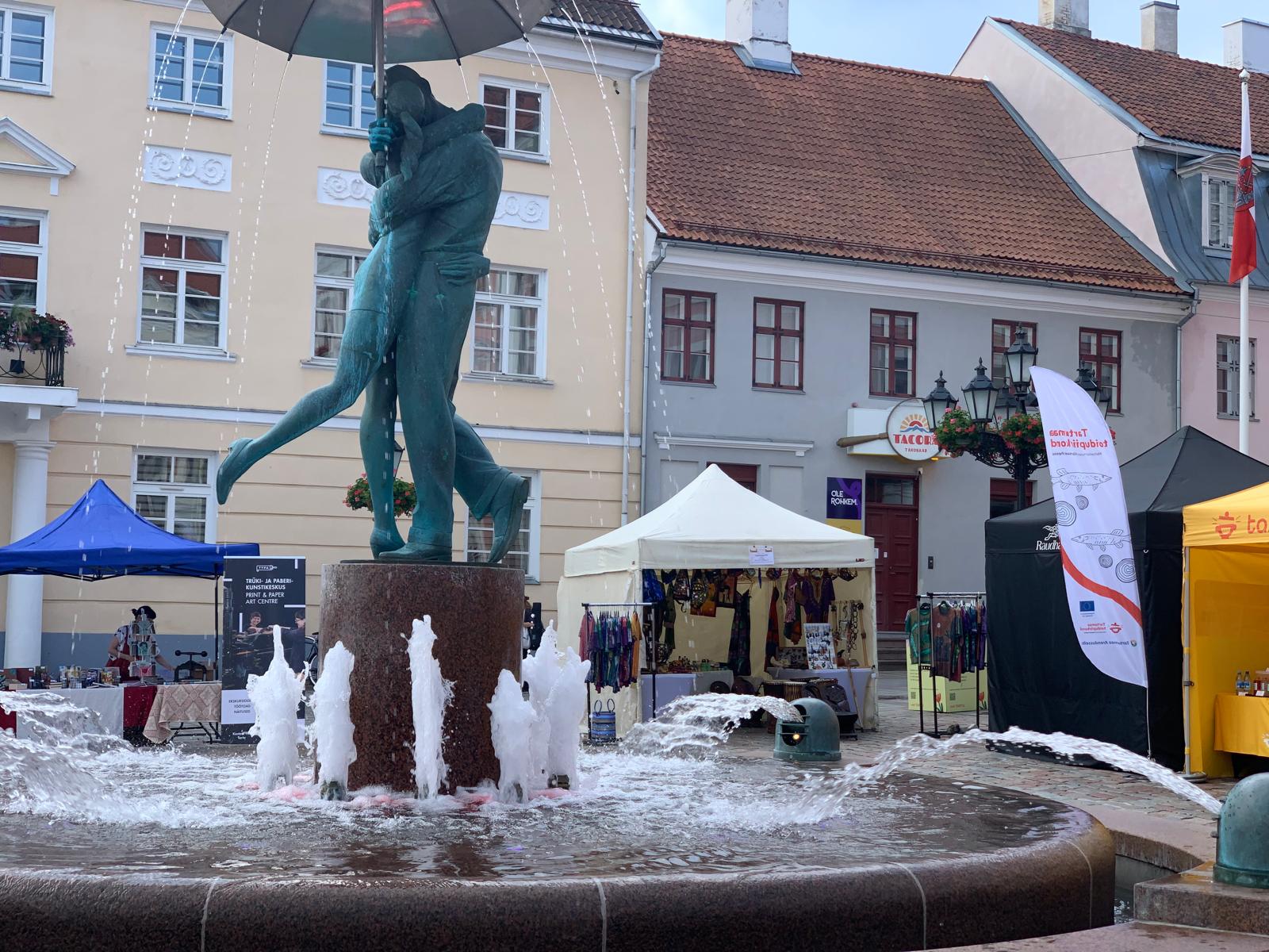Lai vaade Raekoja platsile ja müügikohtadele
